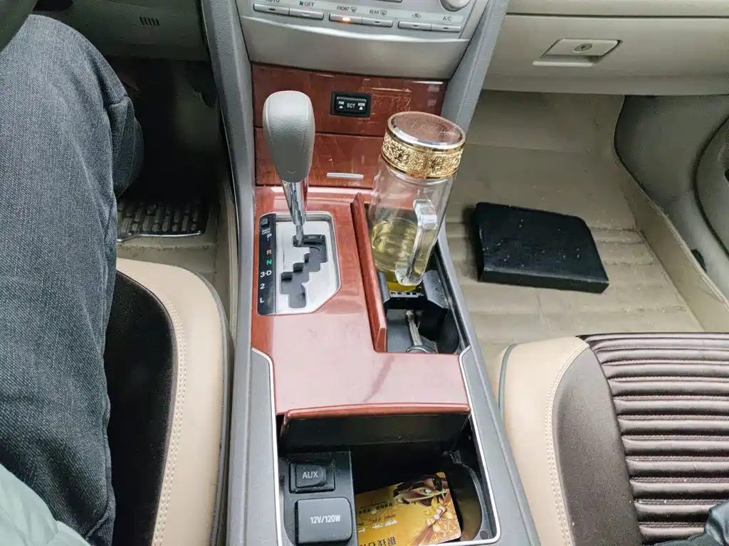 Toyota Camry 2015 — фото 10