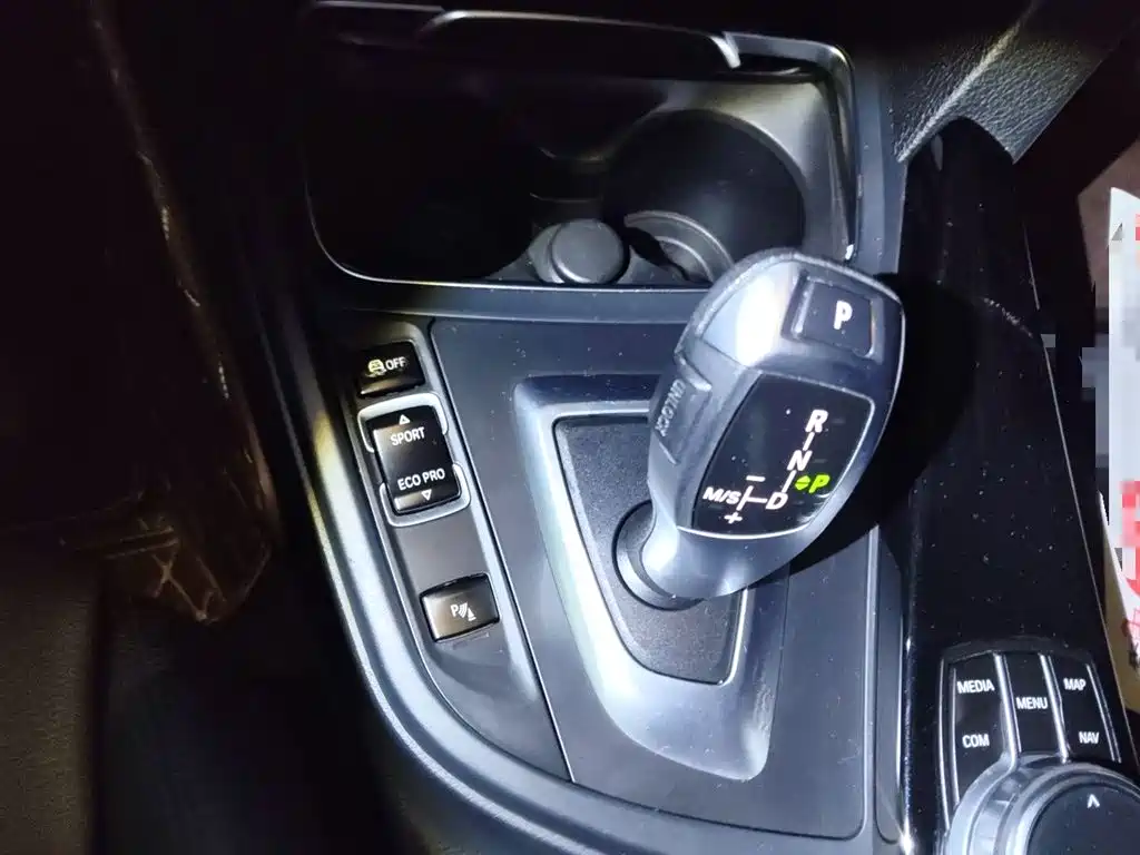 BMW 3 Series 2019 — фото 11