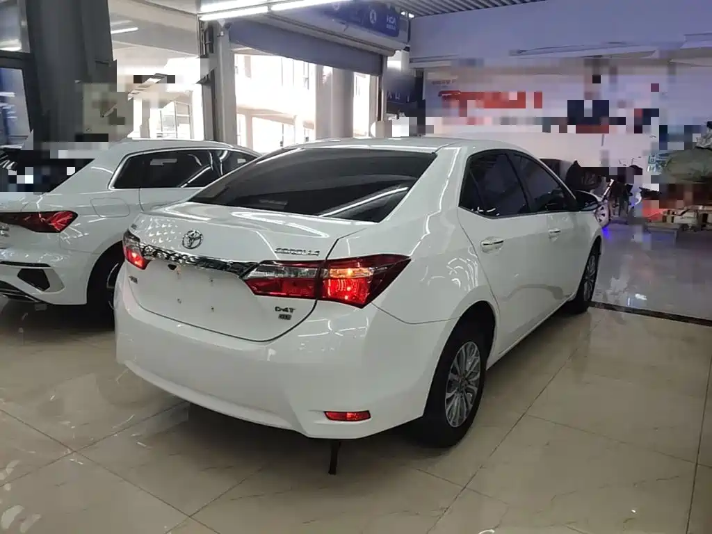 Toyota Corolla 2018 — фото 7