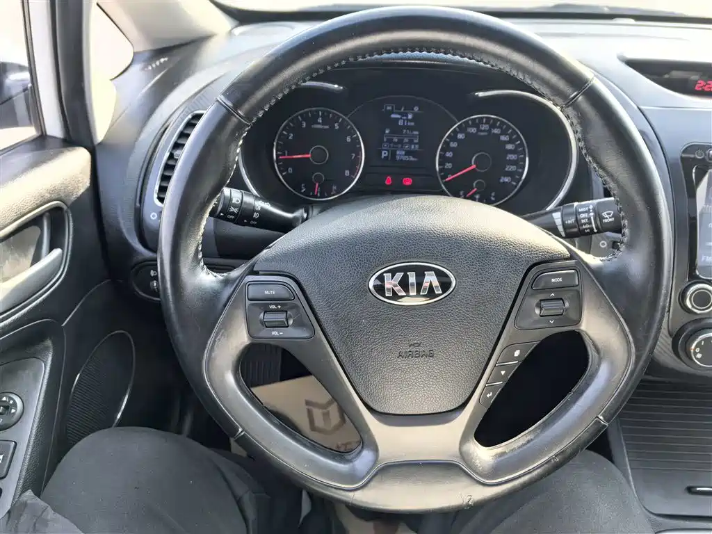 Kia K3 2015 — фото 17