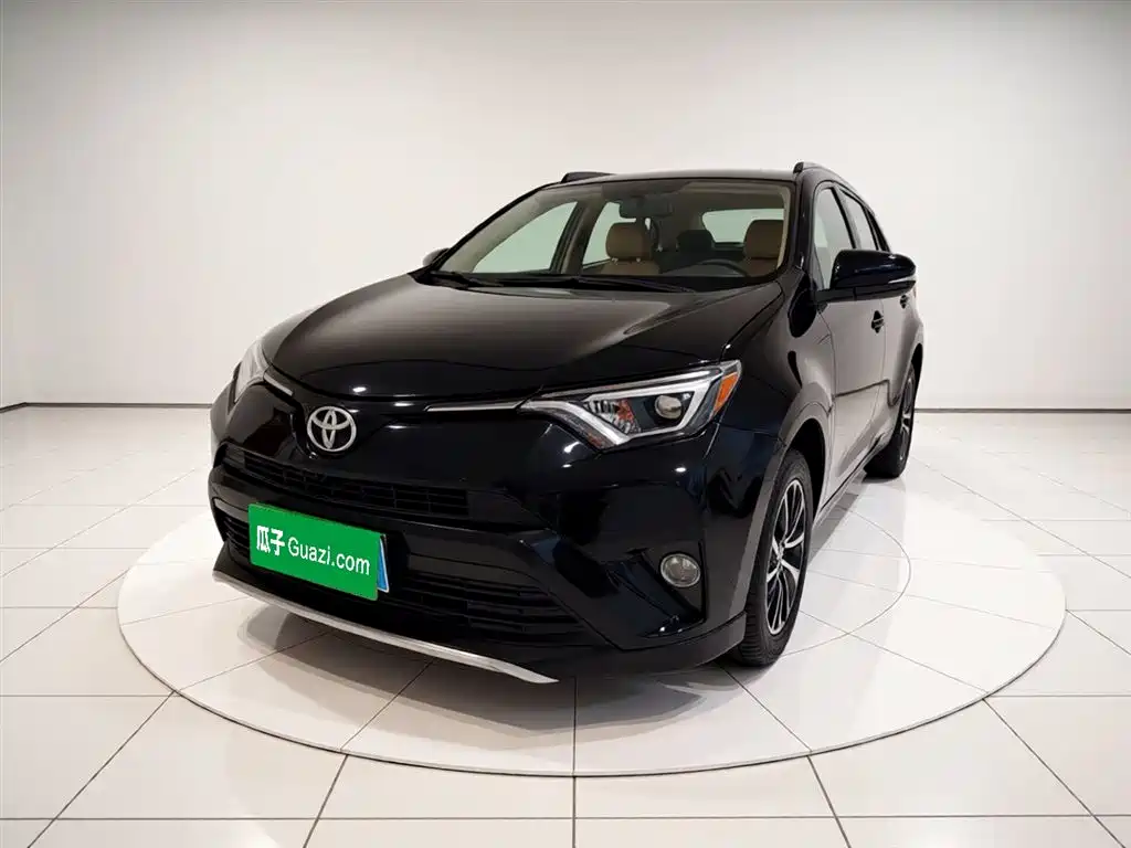 Toyota RAV4 2018 — фото 2