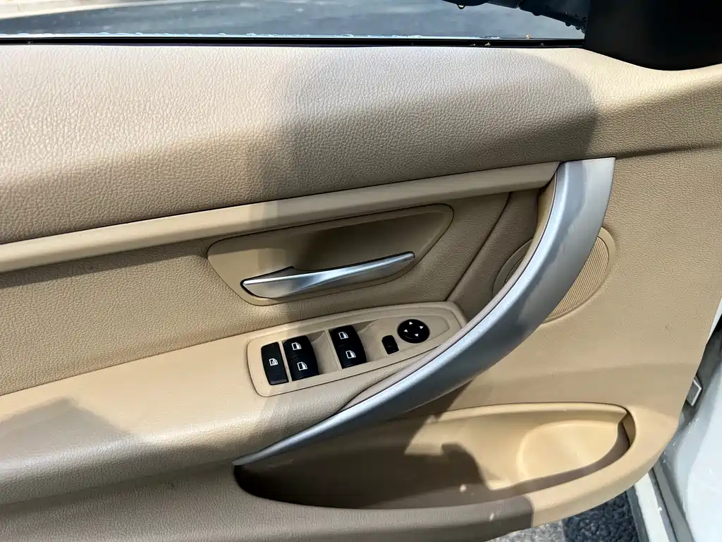 BMW 3 Series 2015 — фото 21