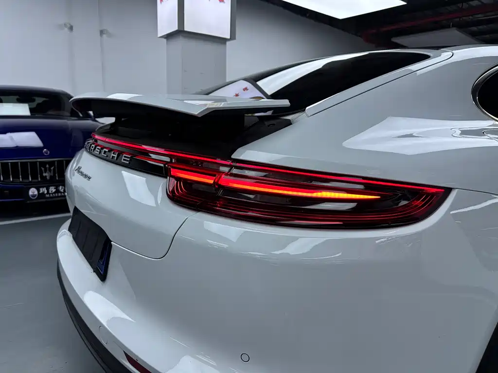 Porsche Panamera 2017 — фото 24