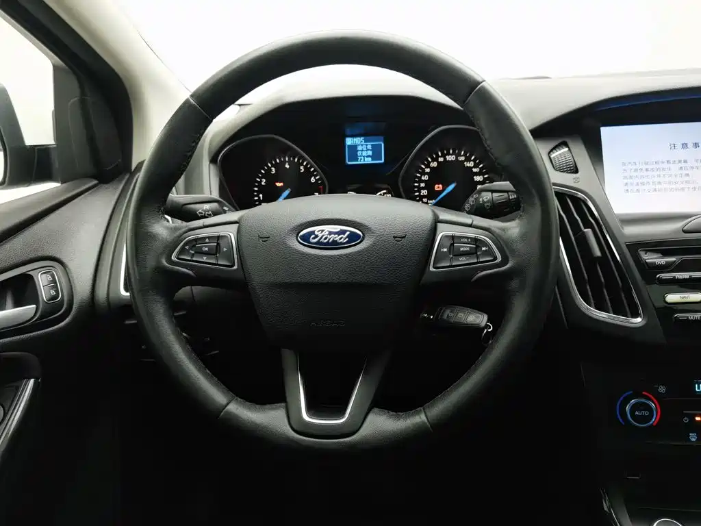 Ford Focus 2017 — фото 11
