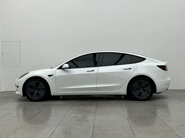 Tesla Model 3 2023 — фото 8