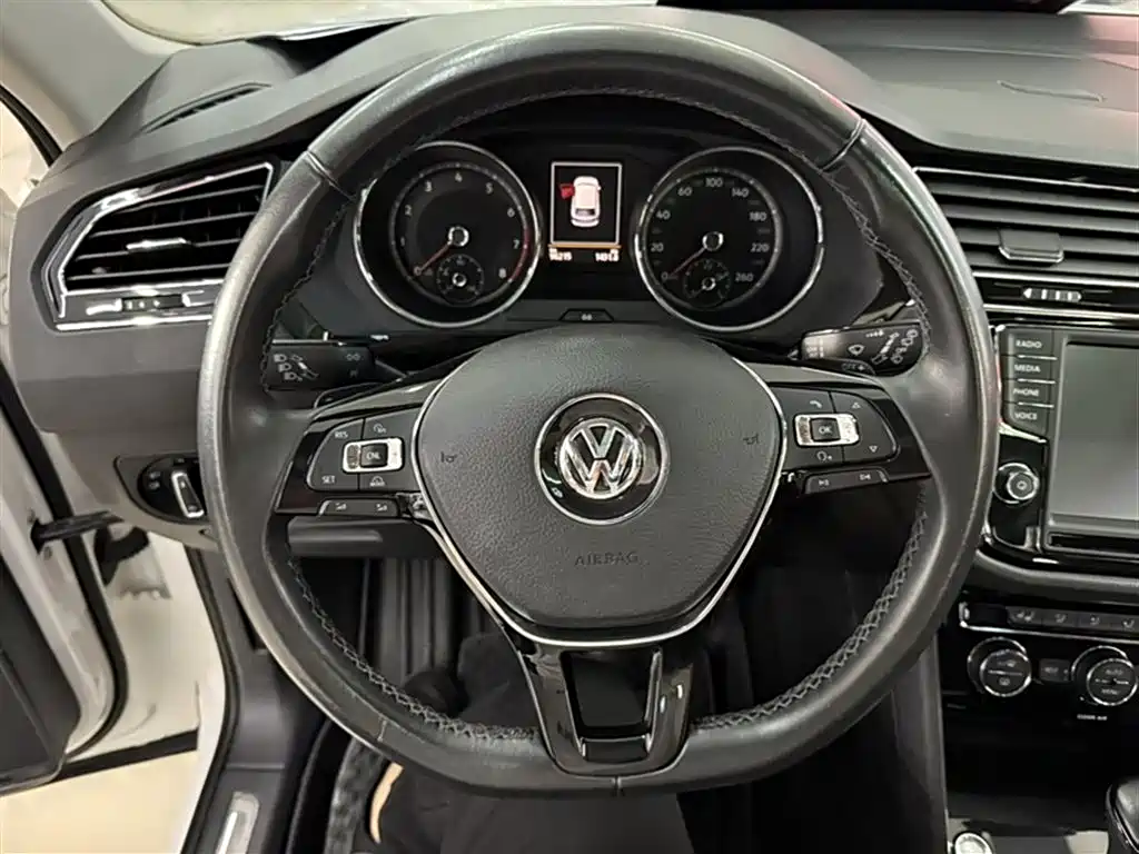 Volkswagen Tiguan L 2017 — фото 11