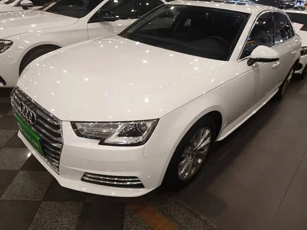 Audi A4L 2017 — фото 1