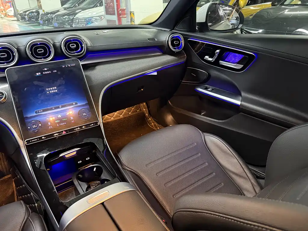 Mercedes-Benz C-Class 2023 — фото 12