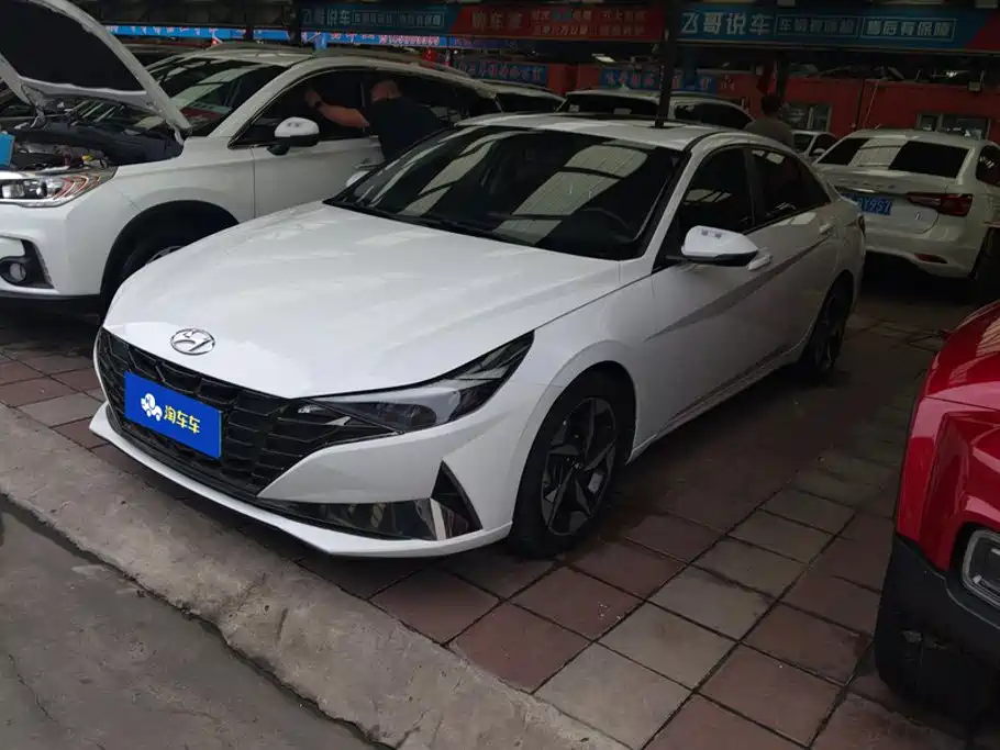 Hyundai Elantra 2022