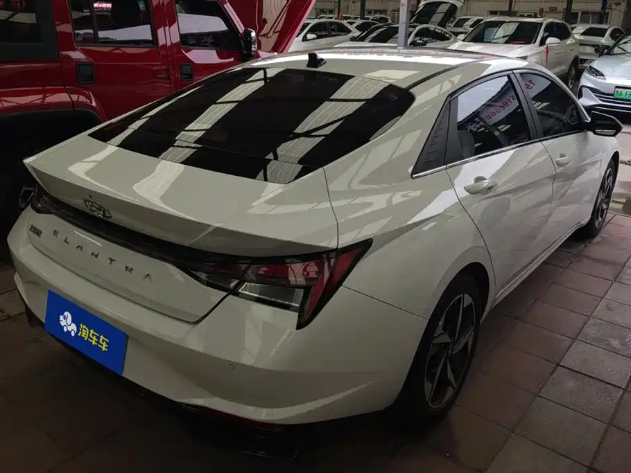 Hyundai Elantra 2022