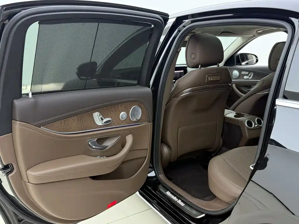 Mercedes-Benz E-Class 2020 — фото 17