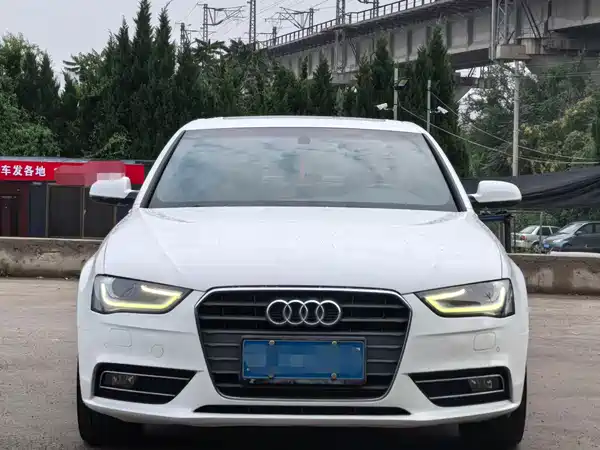 Audi A4L 2015