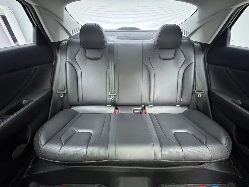 Hyundai Elantra 2023 — фото 11