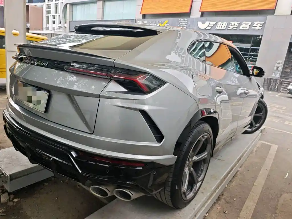 Lamborghini Urus 2020 — фото 2