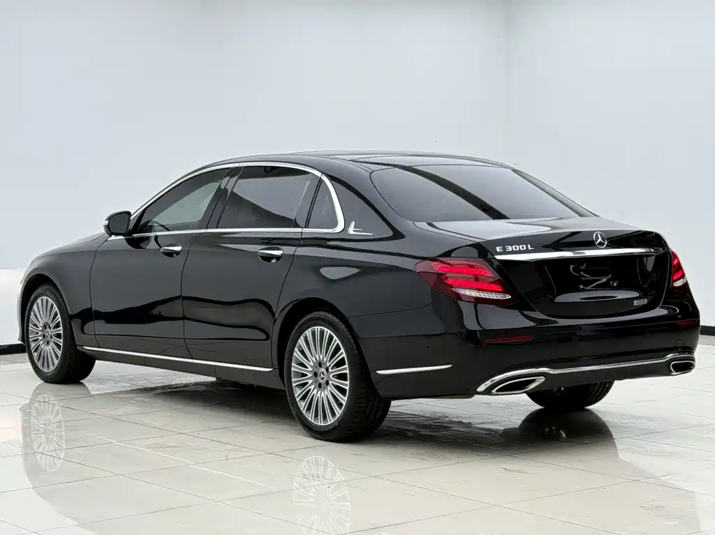 Mercedes-Benz E-Class 2020 — фото 21