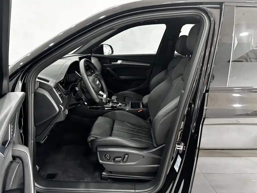 Audi Q5L 2023 — фото 12