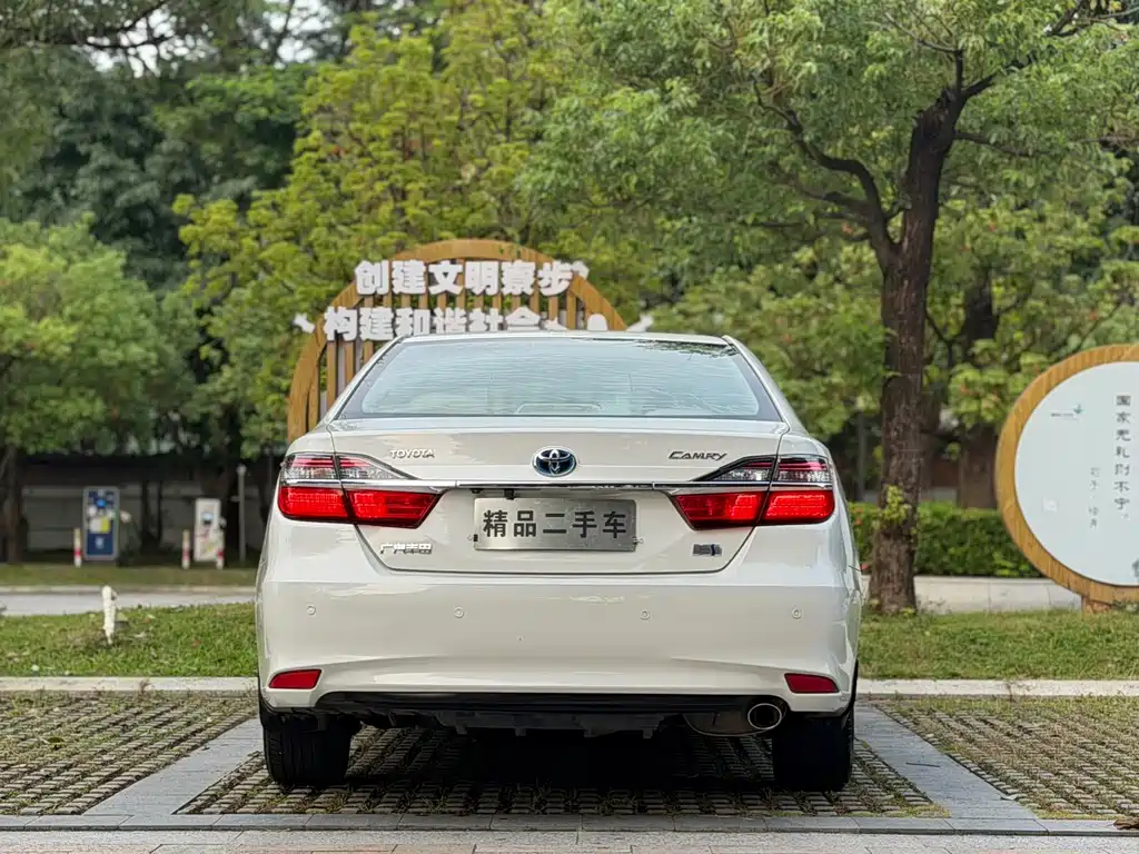 Toyota Camry 2016 — фото 19