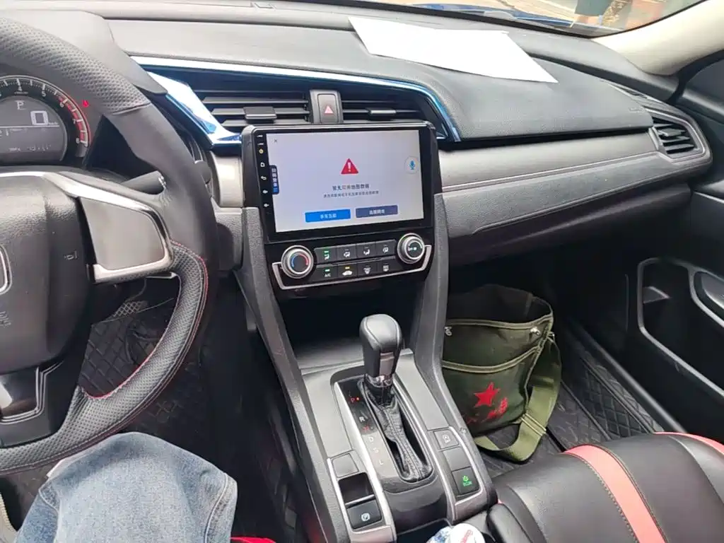 Honda Civic 2018 — фото 10