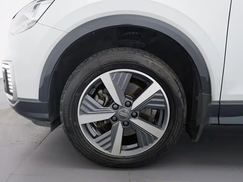 Audi Q2L E-Tron 2020 — фото 17