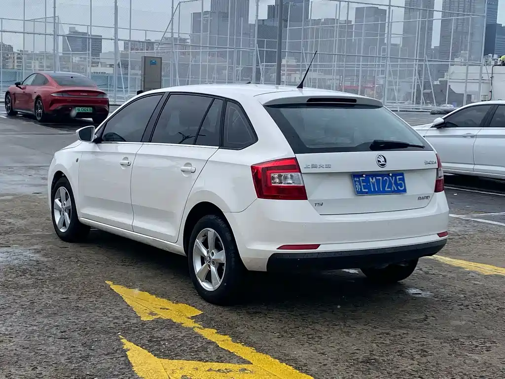 Skoda Rapid Spaceback 2014