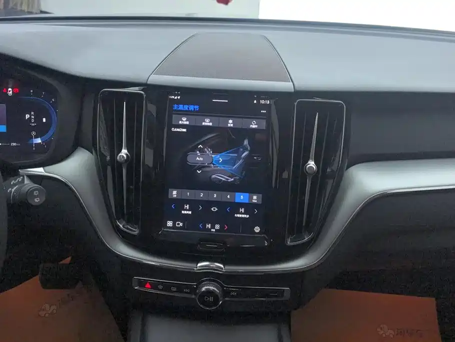 Volvo XC60 2024 — фото 13