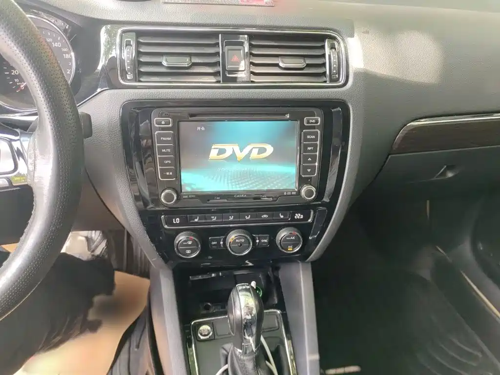 Volkswagen Sagitar 2016