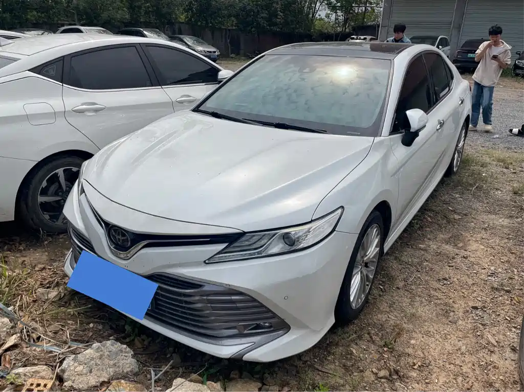 Toyota Camry 2018 — фото 1
