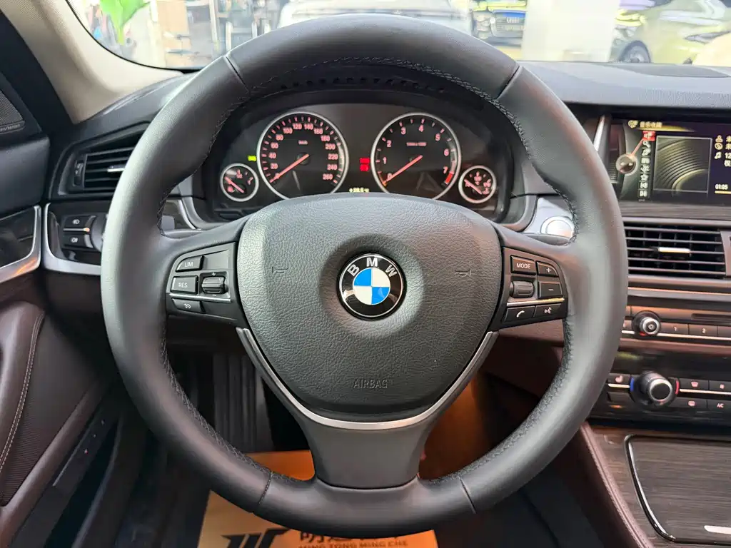 BMW 5 Series 2014 — фото 11