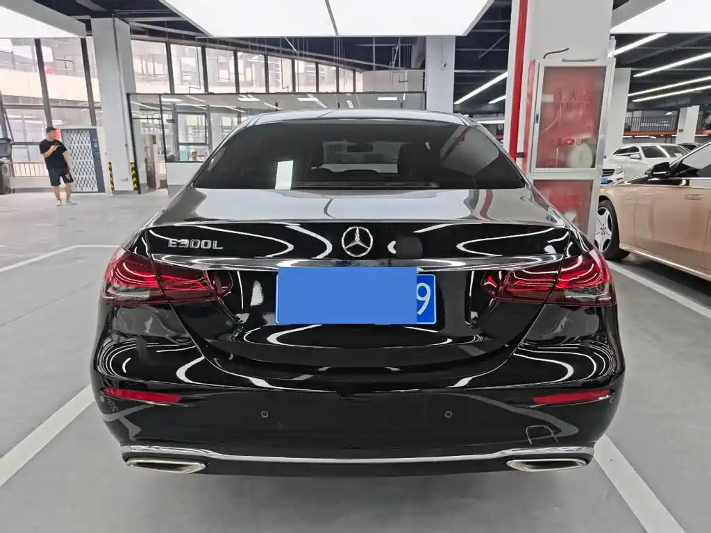 Mercedes-Benz E-Class 2023 — фото 8