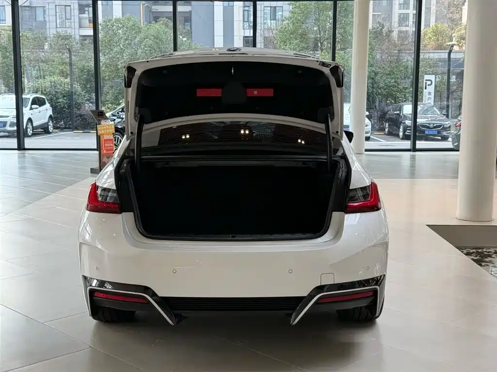 BMW i3 2024