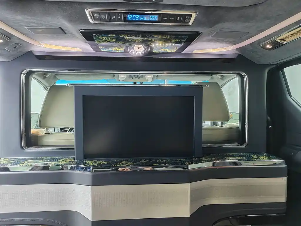 Toyota Alphard 2018 — фото 13