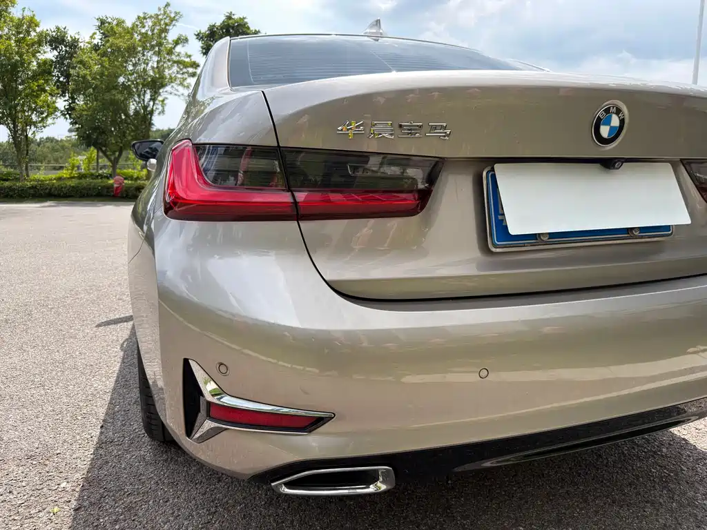BMW 3 Series 2019 — фото 27