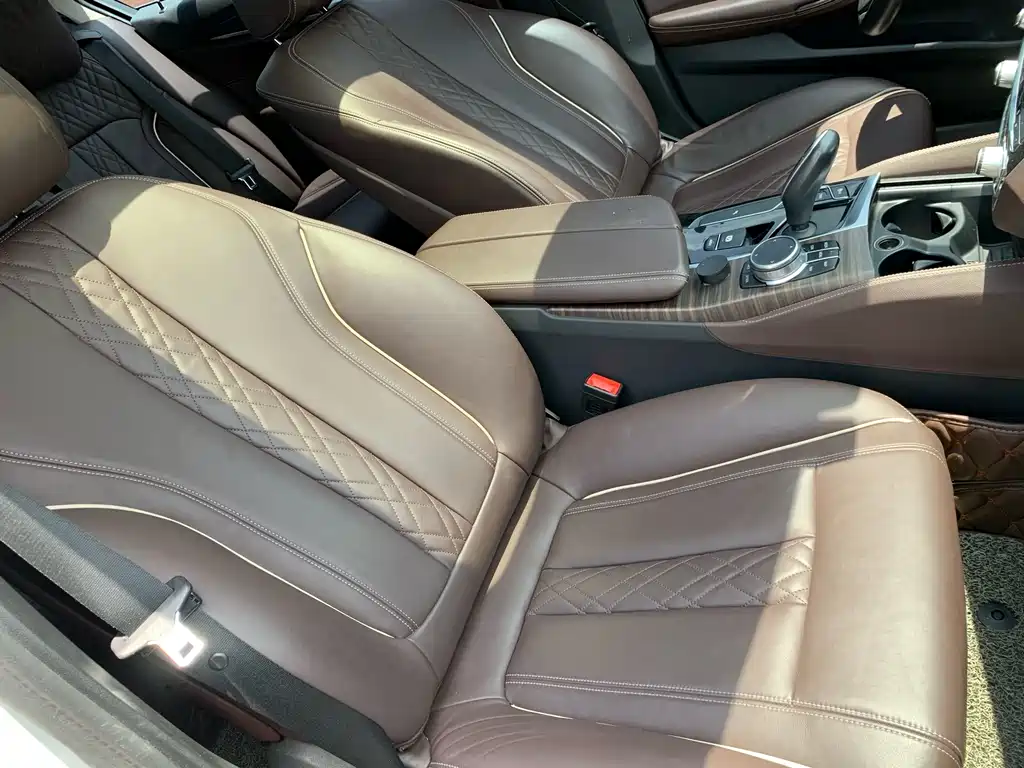 BMW 5 Series 2019 — фото 26