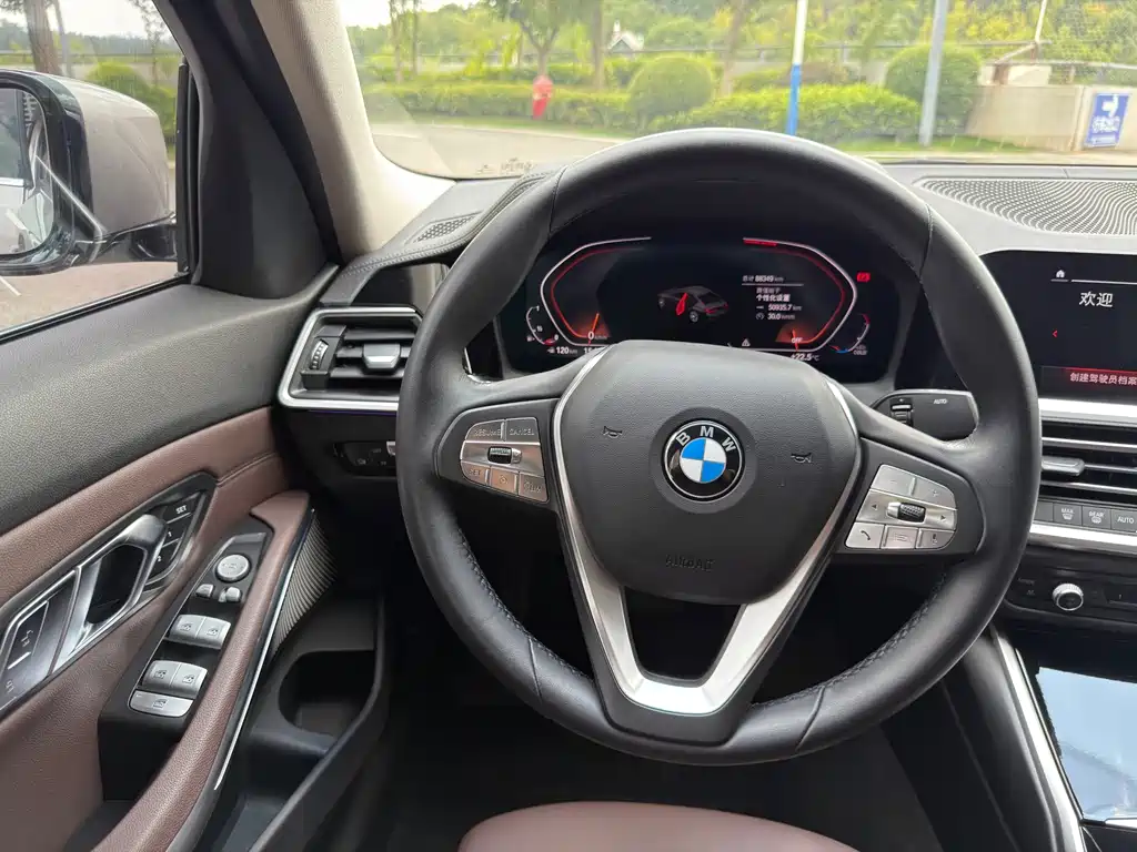 BMW 3 Series 2019 — фото 19