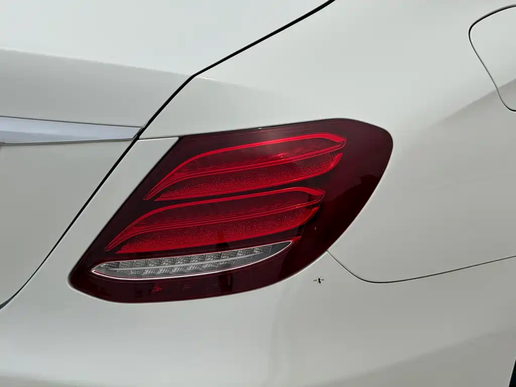 Mercedes-Benz E-Class 2018 — фото 13