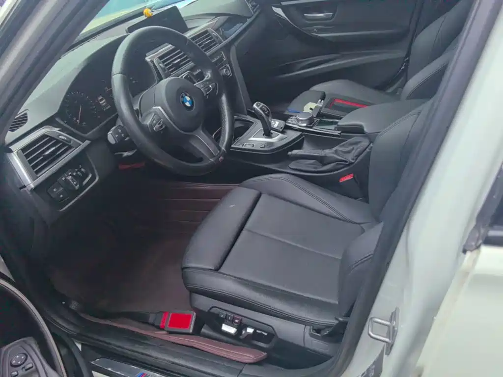 BMW 3 Series 2019 — фото 15