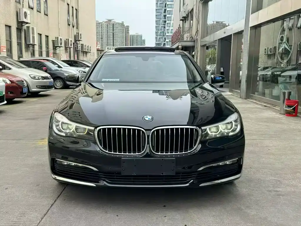 BMW 7 Series 2017 — фото 2