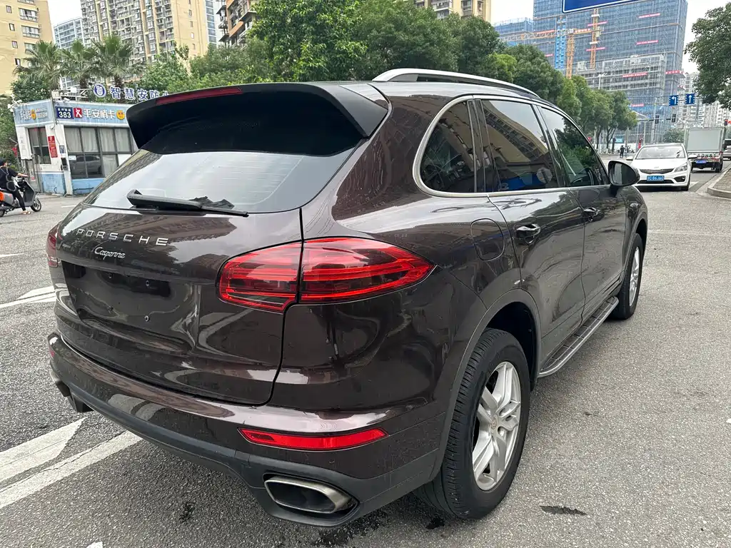Porsche Cayenne 2016 — фото 17