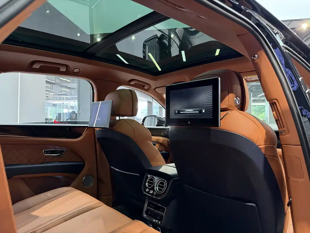 Bentley Bentayga 2022 — фото 10