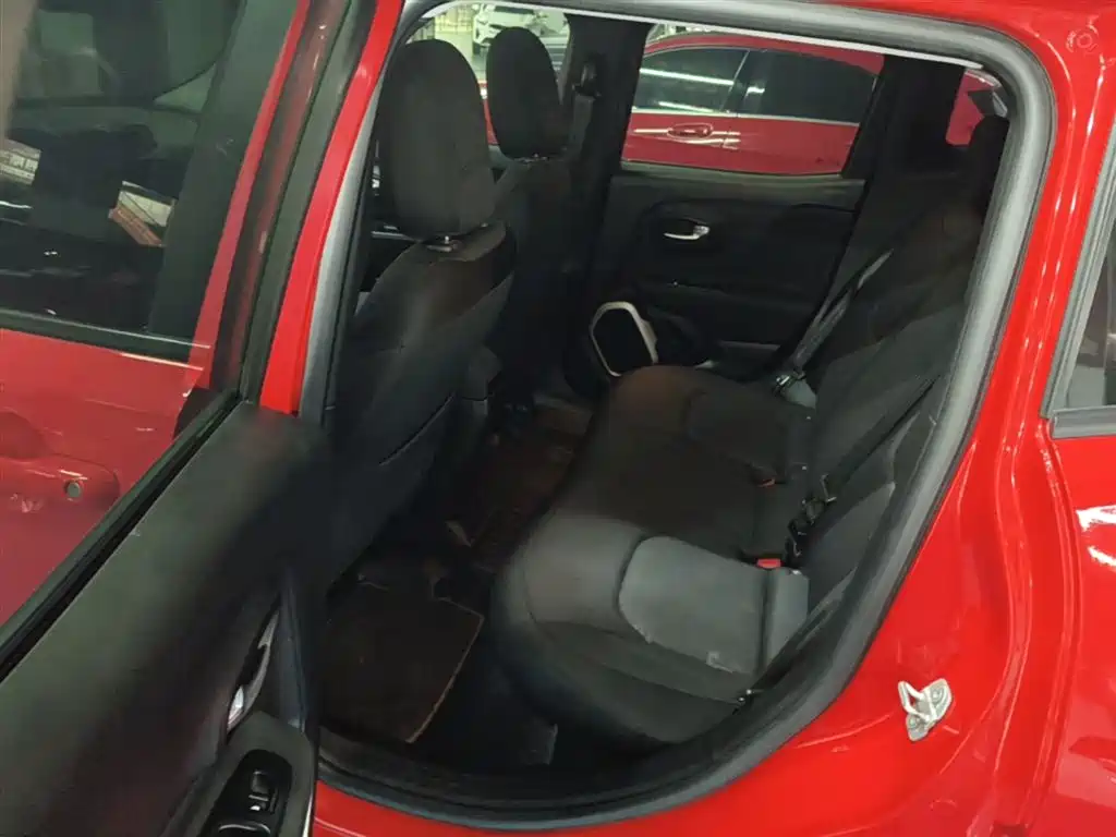 Jeep Renegade 2018 — фото 17