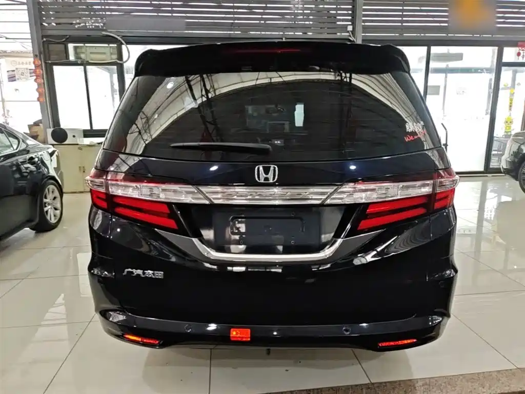 Honda Odyssey 2017 — фото 6