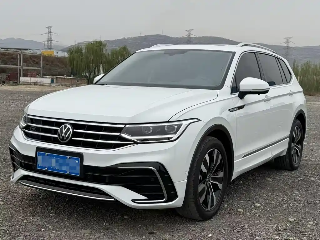 Volkswagen Tiguan L 2024 — фото 1