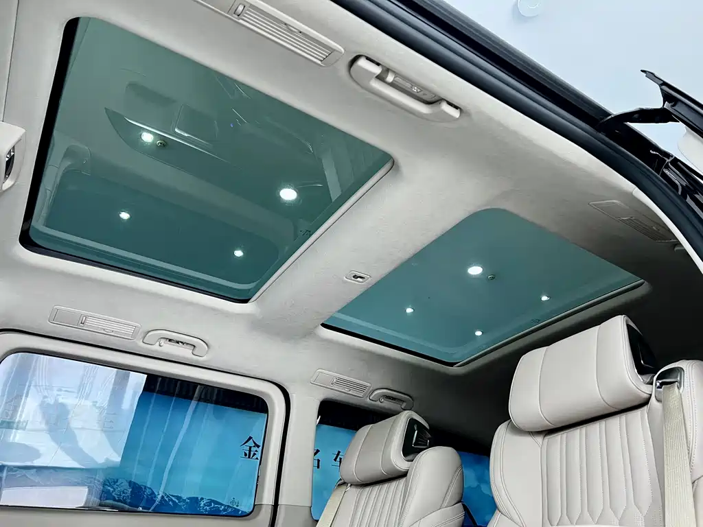 Mercedes-Benz V-Class 2025 — фото 14