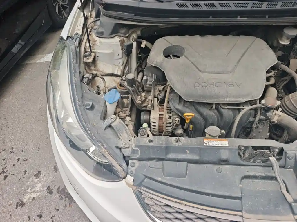 Hyundai Elantra 2016 — фото 20