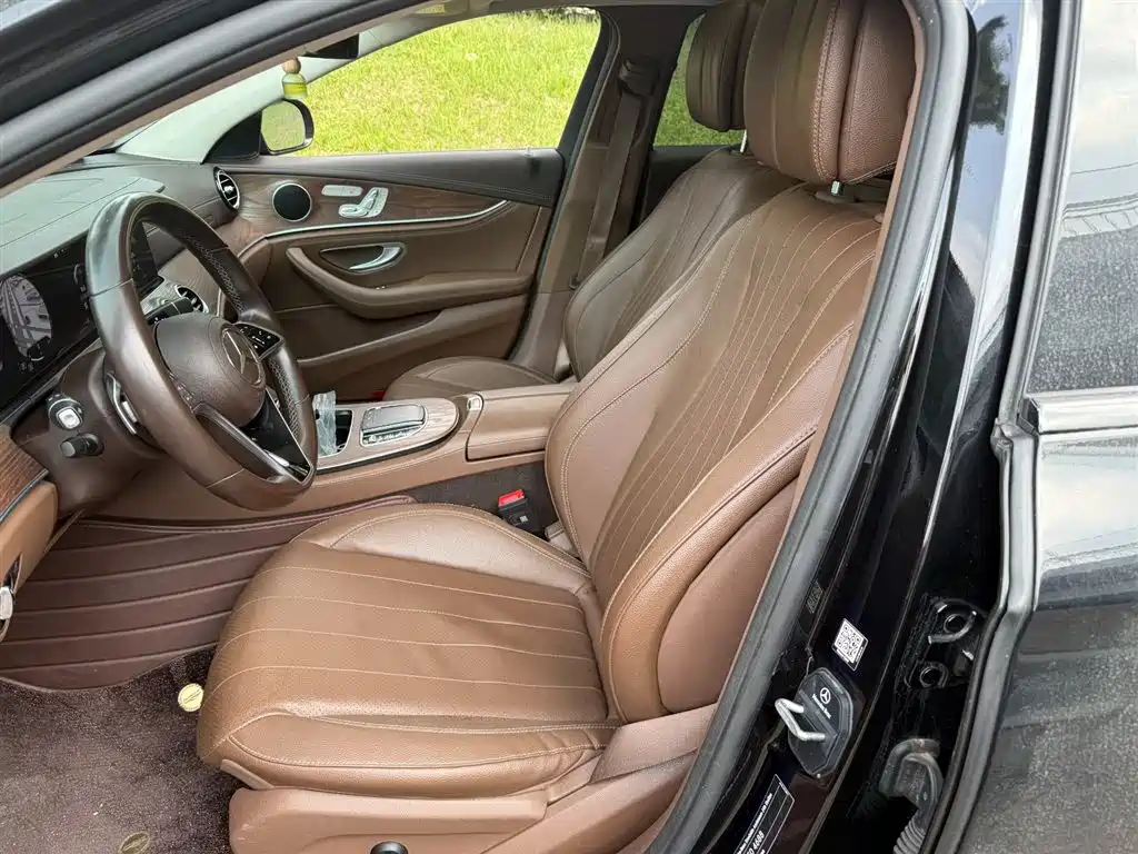 Mercedes-Benz E-Class 2023 — фото 8