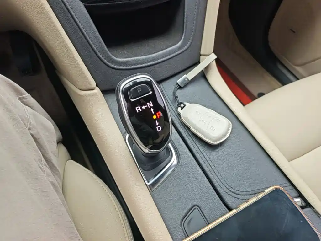 Cadillac XT5 2017 — фото 14