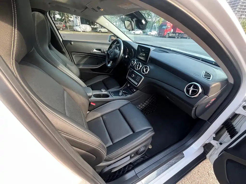 Mercedes-Benz GLA 2017 — фото 14