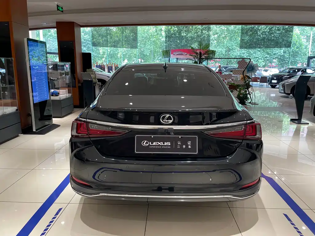 Lexus ES 2023 — фото 11
