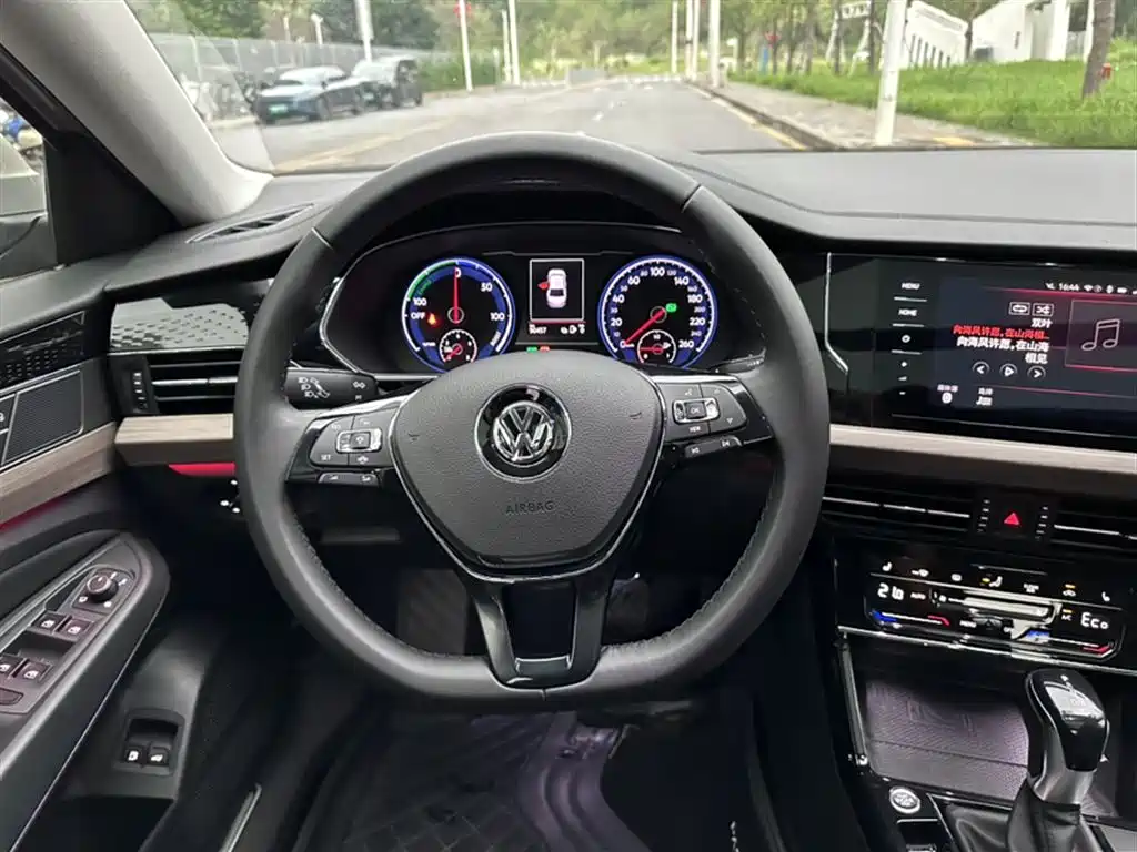 Volkswagen Passat New Energy 2020 — фото 3