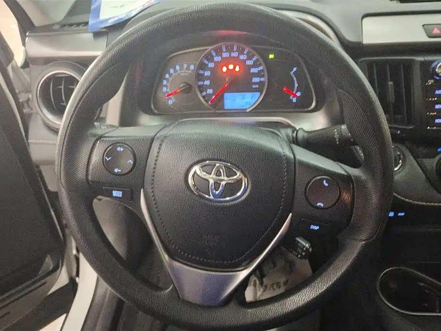 Toyota RAV4 2019 — фото 15